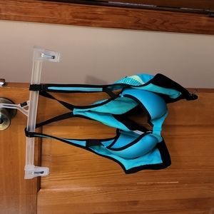 Victoria’s Secret Green Knockout Sports Bra